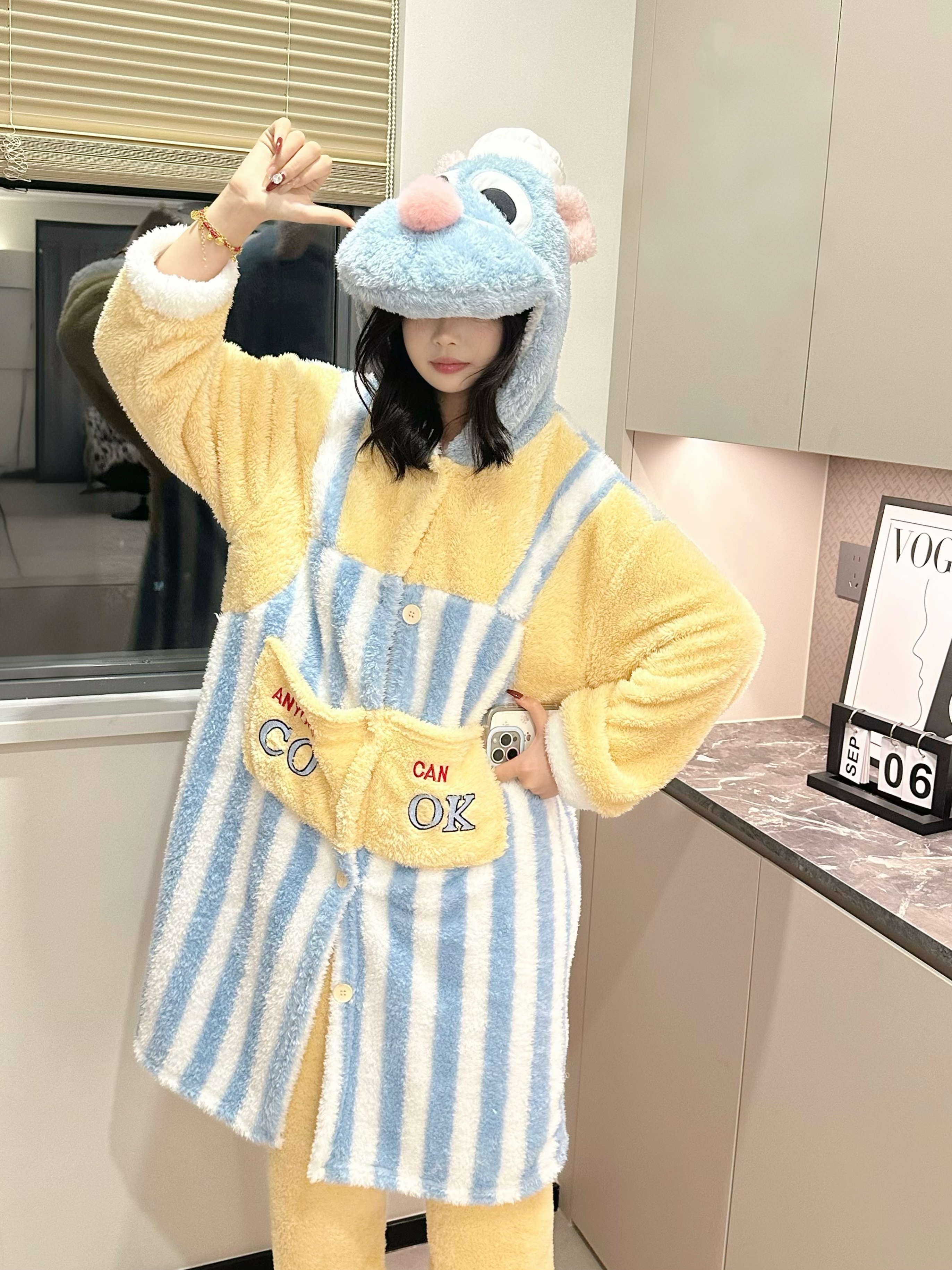 动漫卡通耐磨保暖连帽睡袍加绒冬季睡衣家居服加厚毛绒秋冬季
