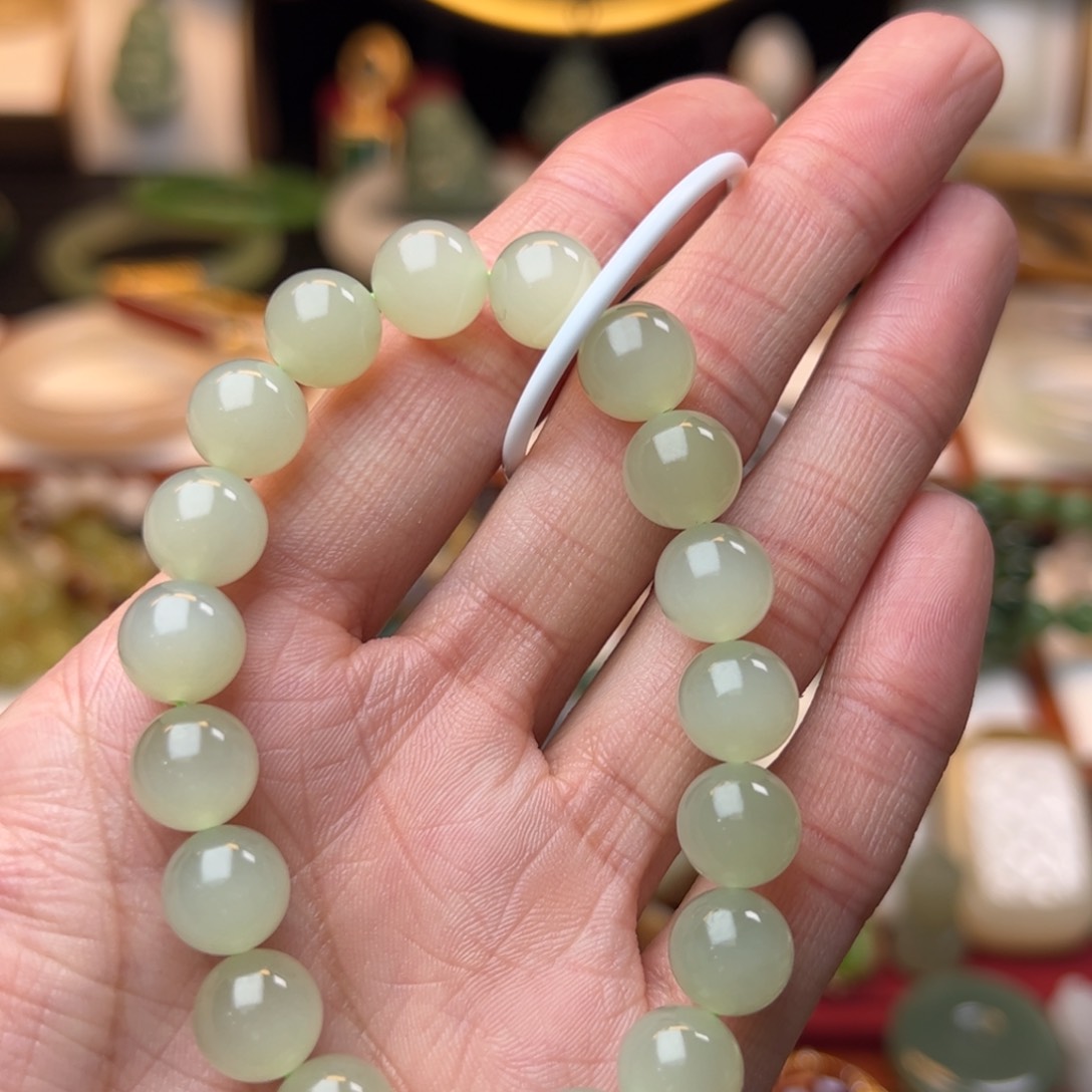 和田玉挂件未镶嵌微瑕