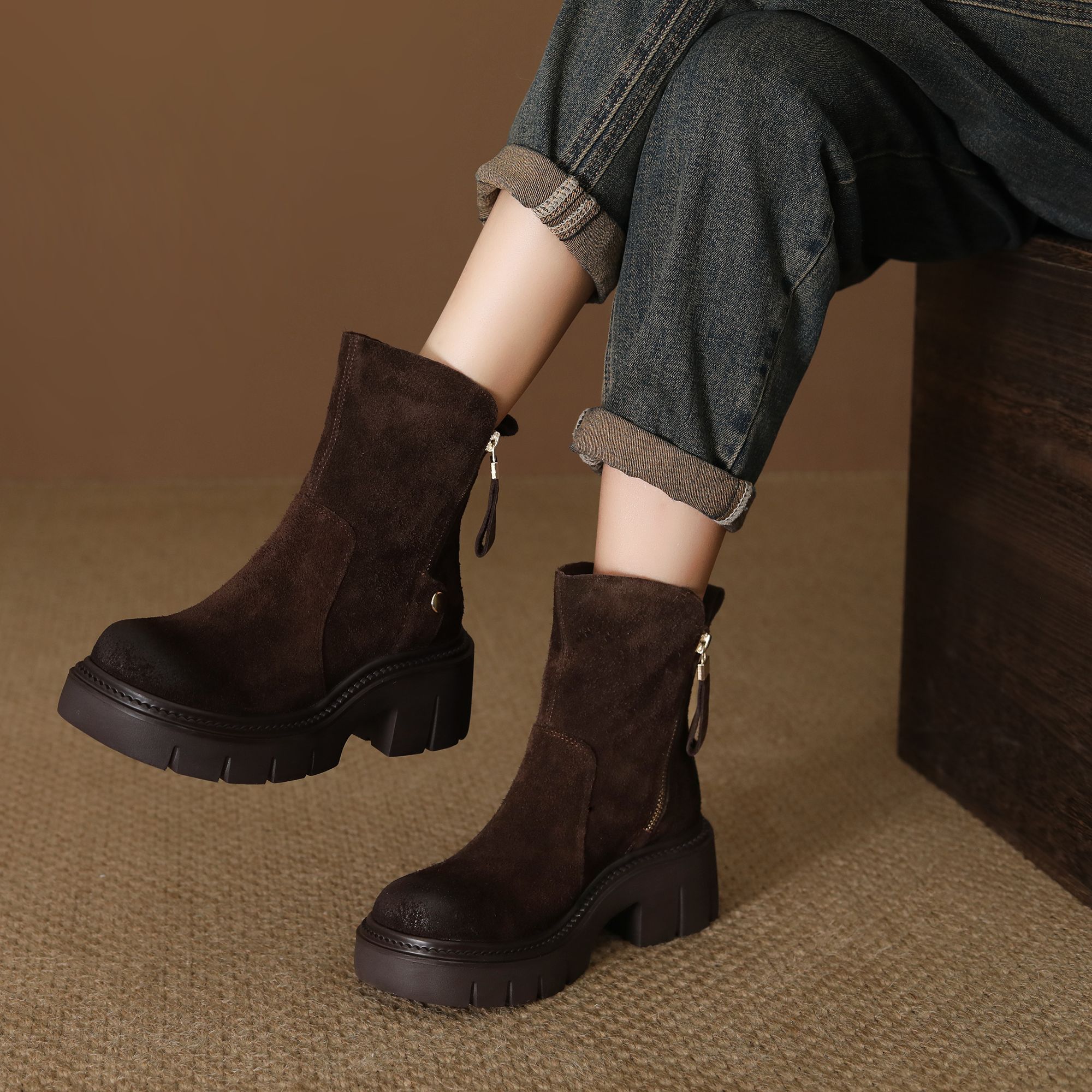 85019新款头层牛皮欧美复古风简约百搭舒适休闲粗跟厚底圆头短靴