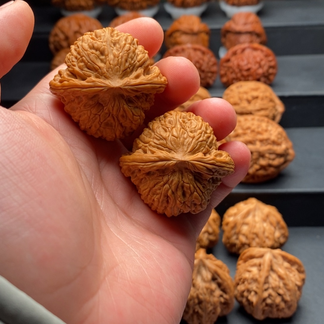 文玩核桃吊坠41红宝石