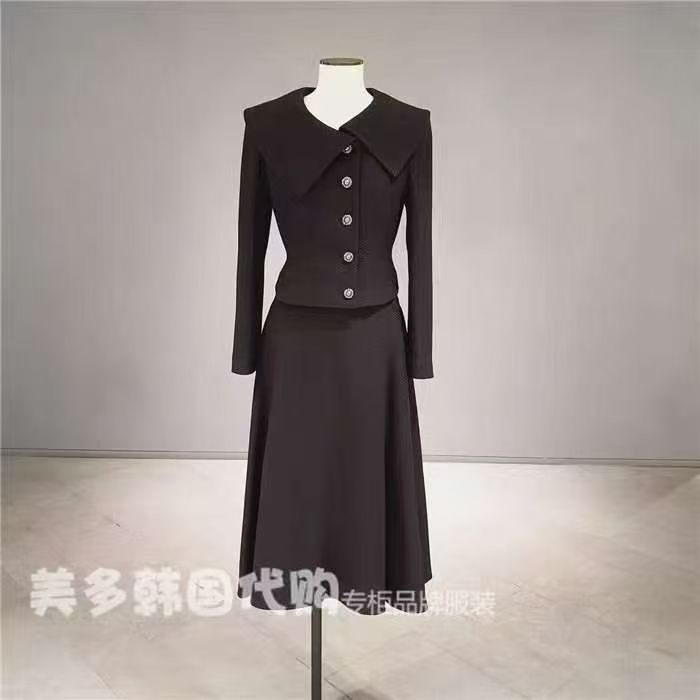 秋冬气质大翻领半身裙套装