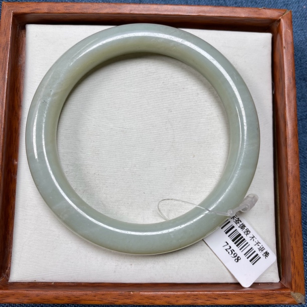 天然和田玉手镯 57