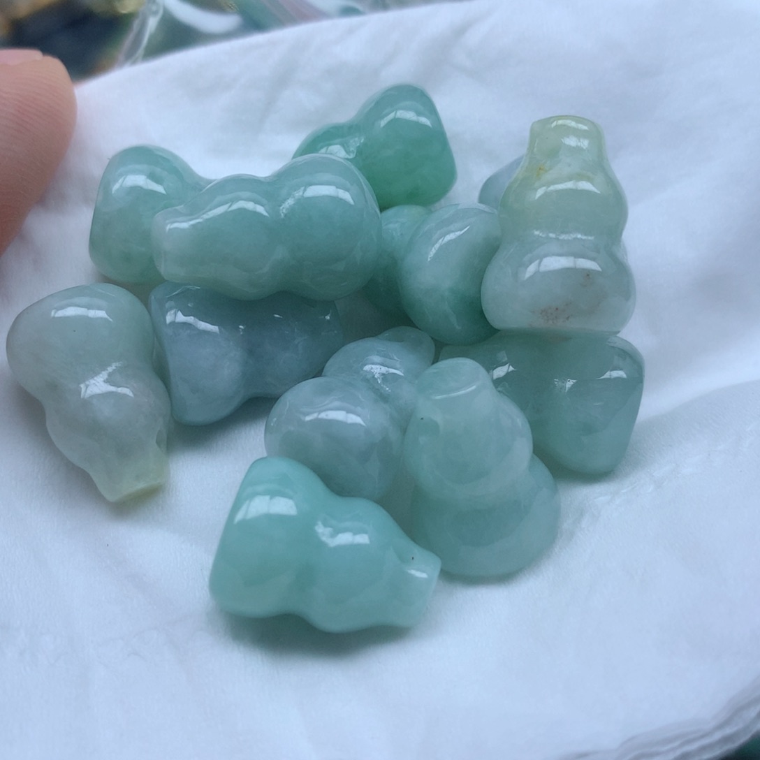 翡翠未镶嵌颈饰翡翠。