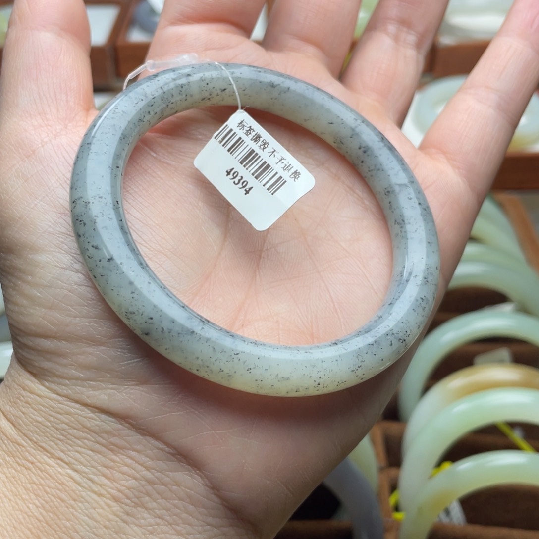 【闪购商品】和田玉手镯未镶嵌58