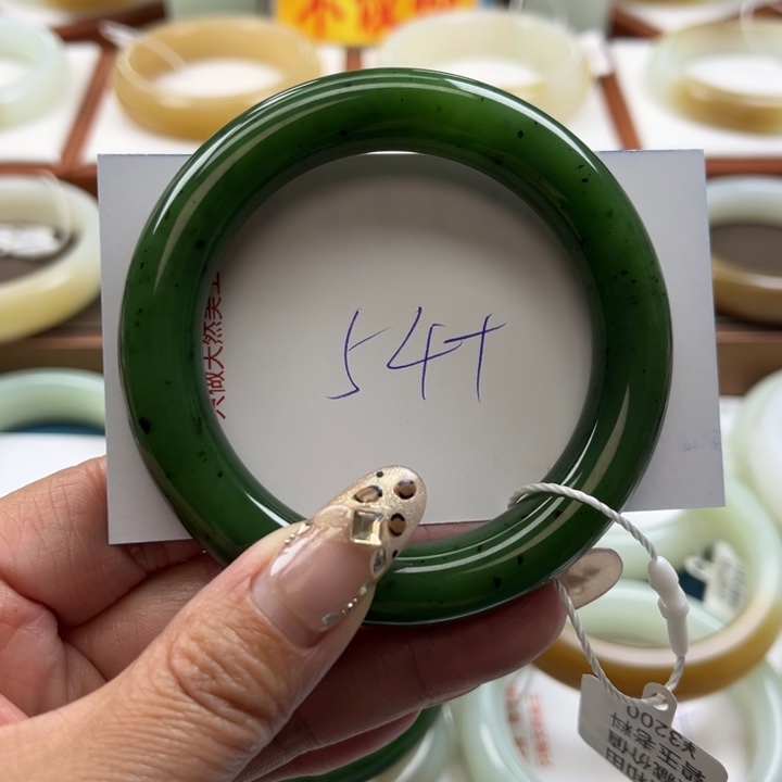 和田玉未镶嵌手镯糖**?