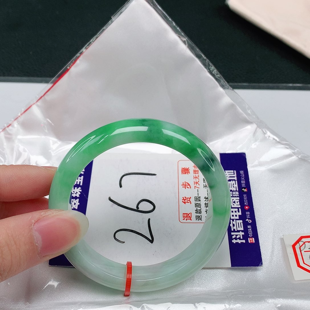 翡翠手镯未镶嵌翡翠