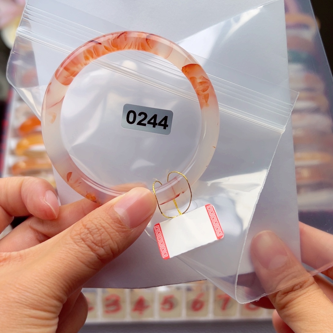 玛瑙/玉髓手镯未镶嵌如**行