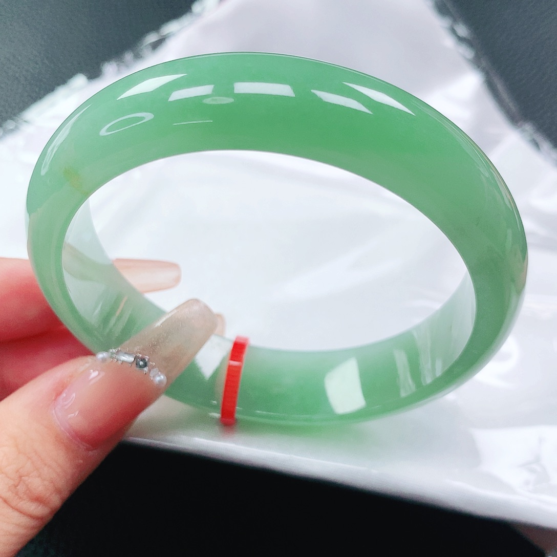 翡翠手镯未镶嵌57圈