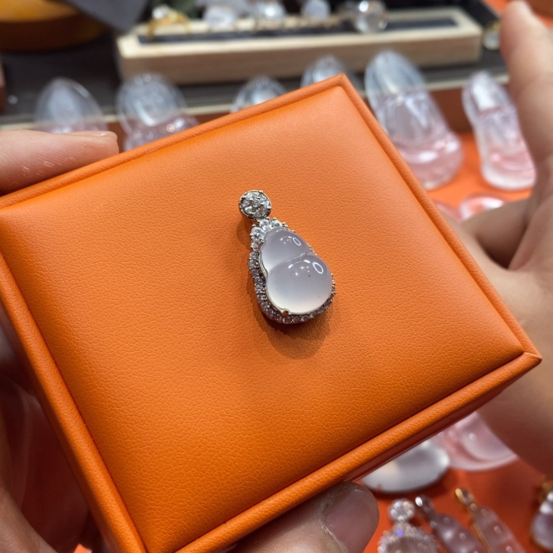 石英质玉吊坠未镶嵌