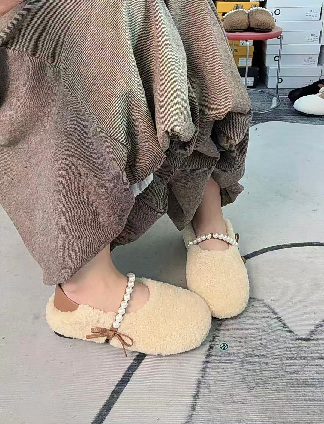 珍珠蝴蝶结毛毛鞋豆豆鞋皮毛一体秋冬新款提踩两穿网红加绒保暖