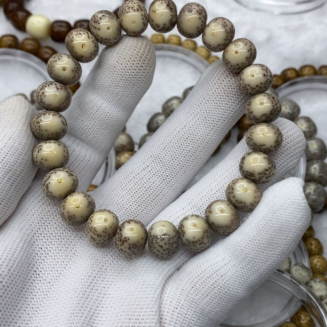 星月菩提吊坠小***酒石玉料