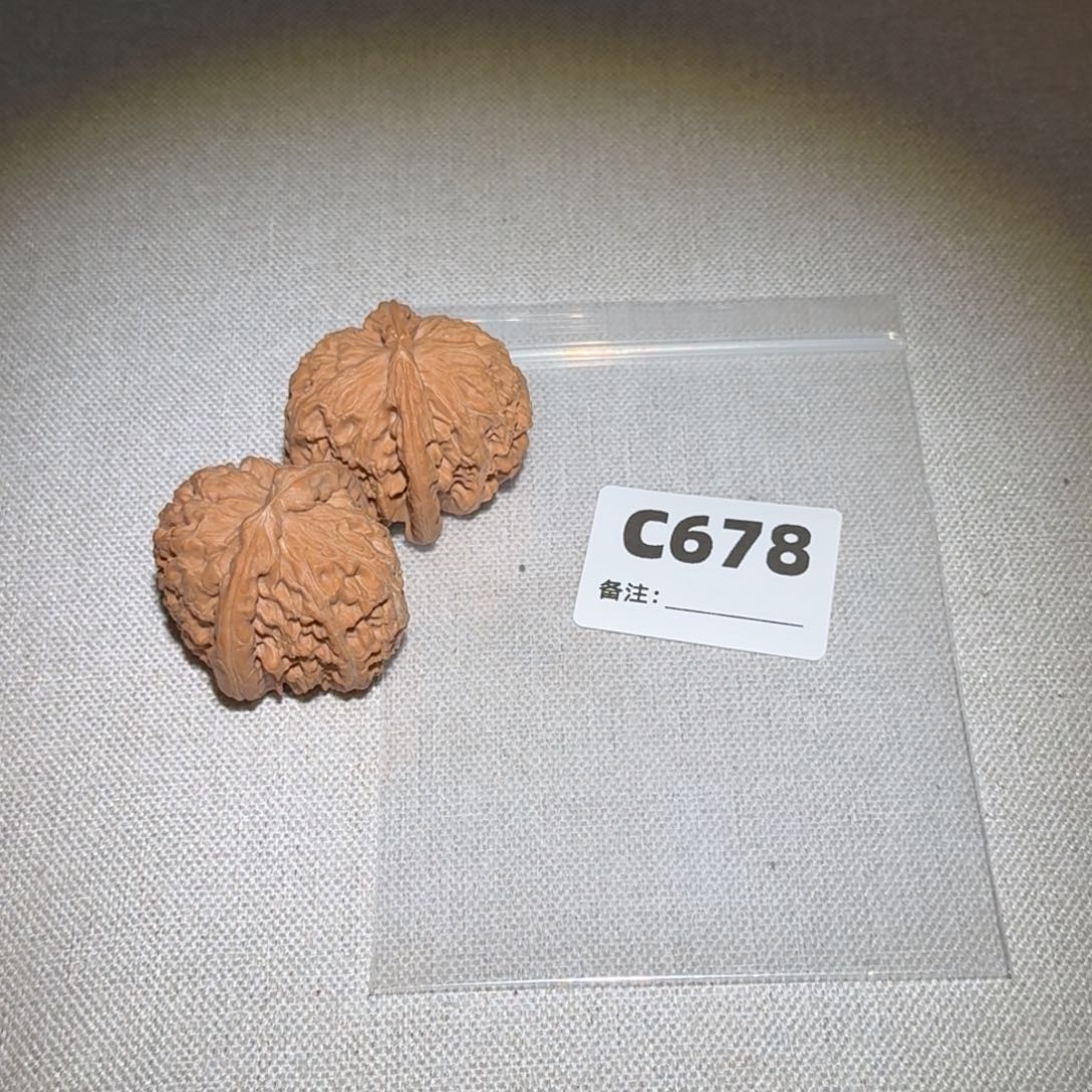 文玩核桃吊坠白狮子678