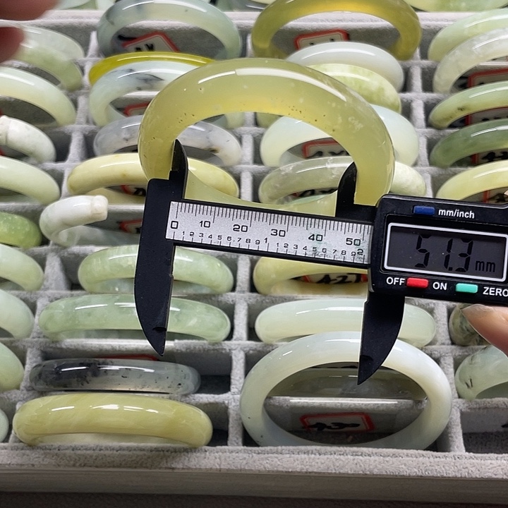 蛇纹石玉未镶嵌手镯440