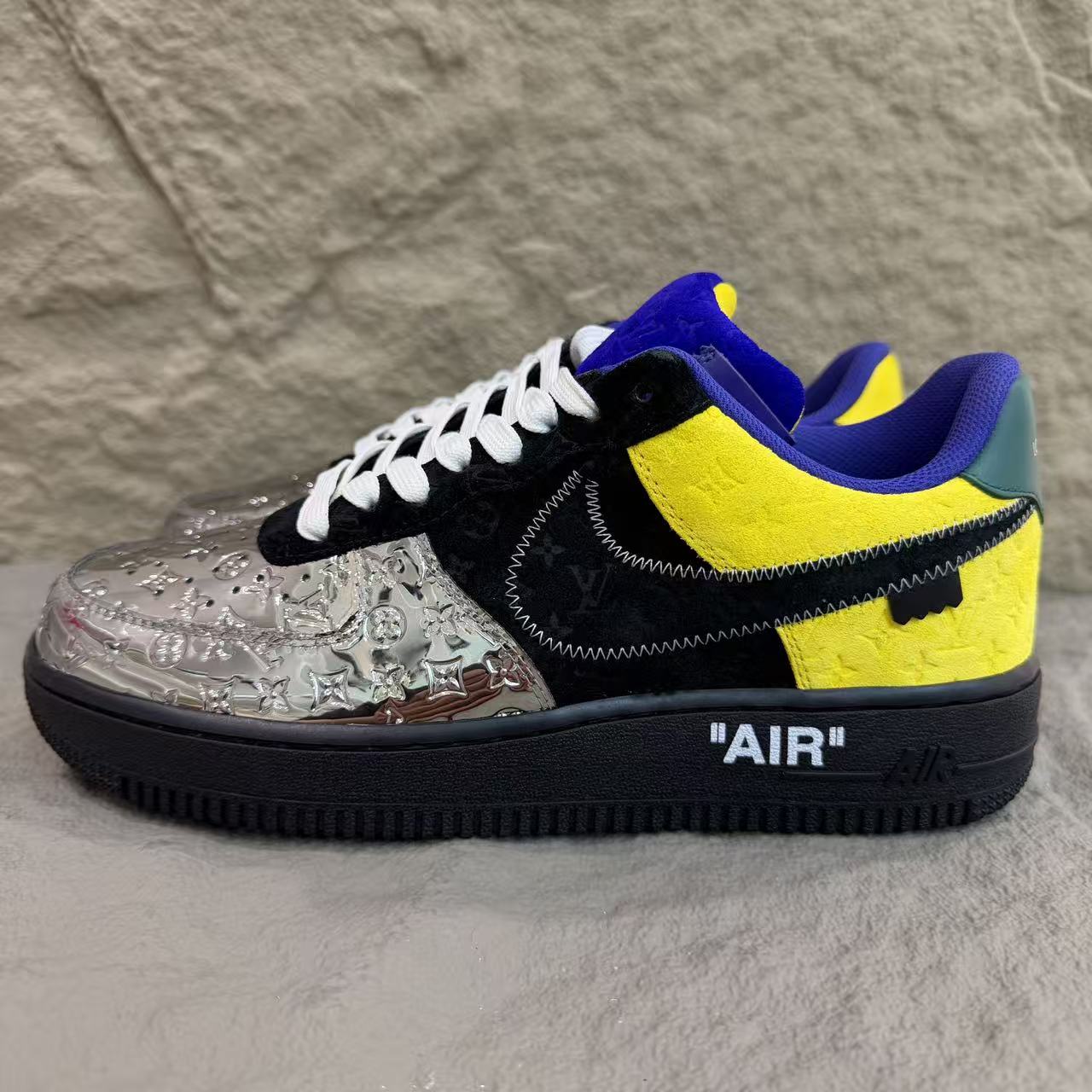 未使用 LouisVuitton/路易威登 Lv联名Air Force 1黑银板鞋42码