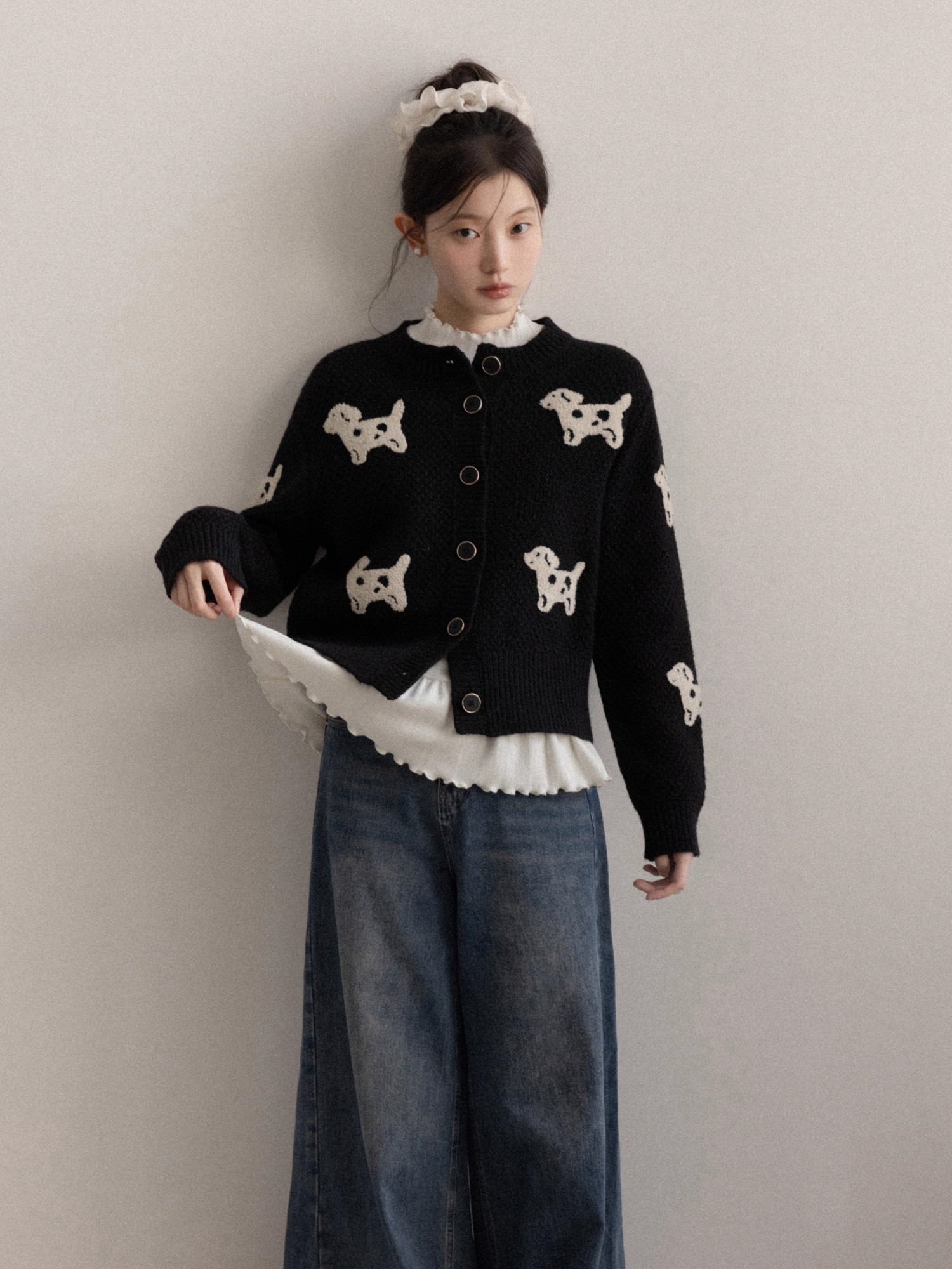 羊城故事-小狗印花圆领毛衣秋冬季慵懒风加厚开衫外套Y51155970