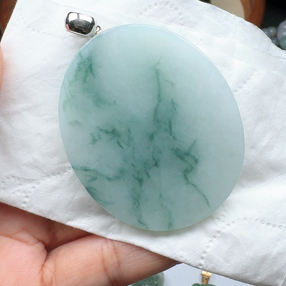 翡翠颈饰未镶嵌梅*翡翠