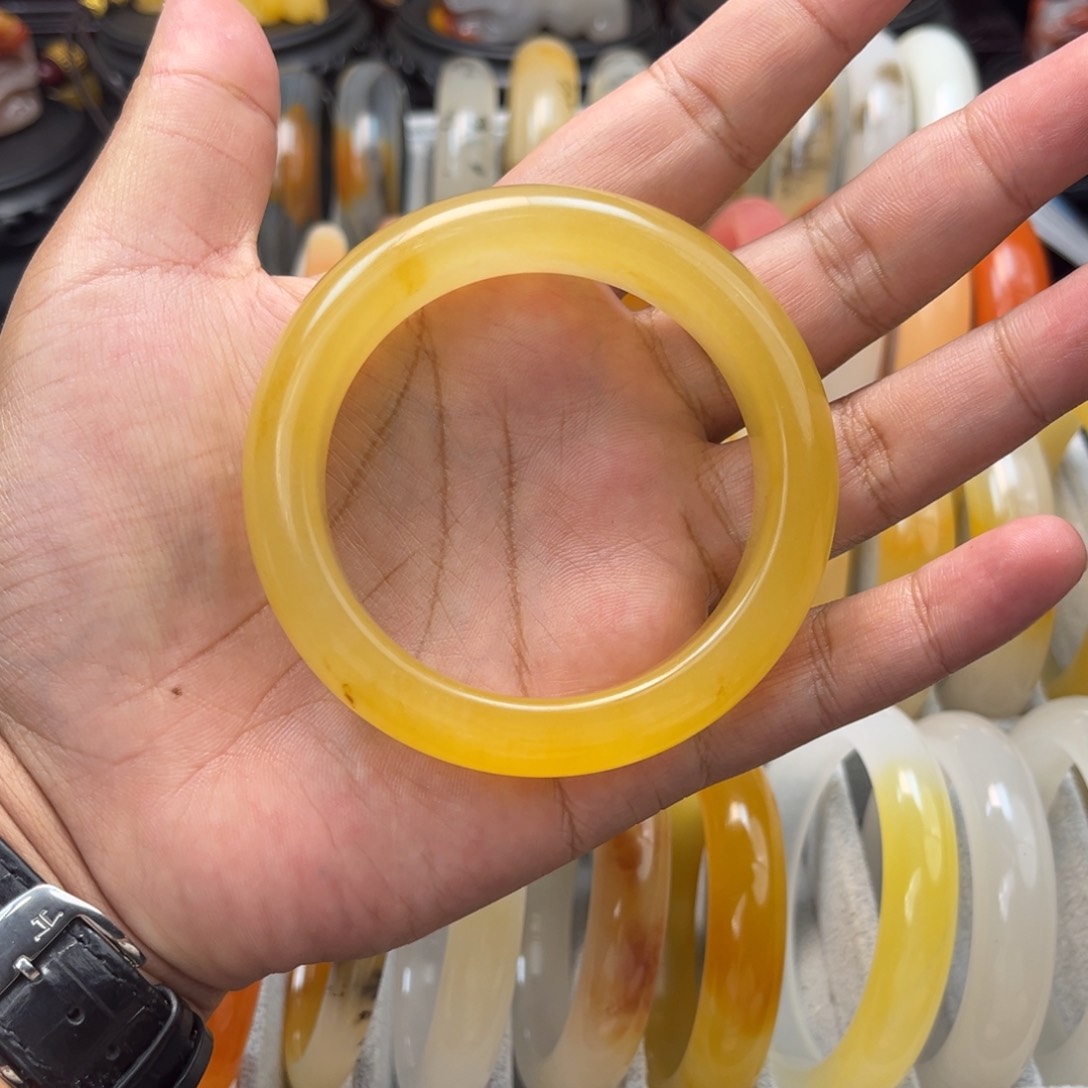 石英质玉（黄龙玉）手镯未镶嵌