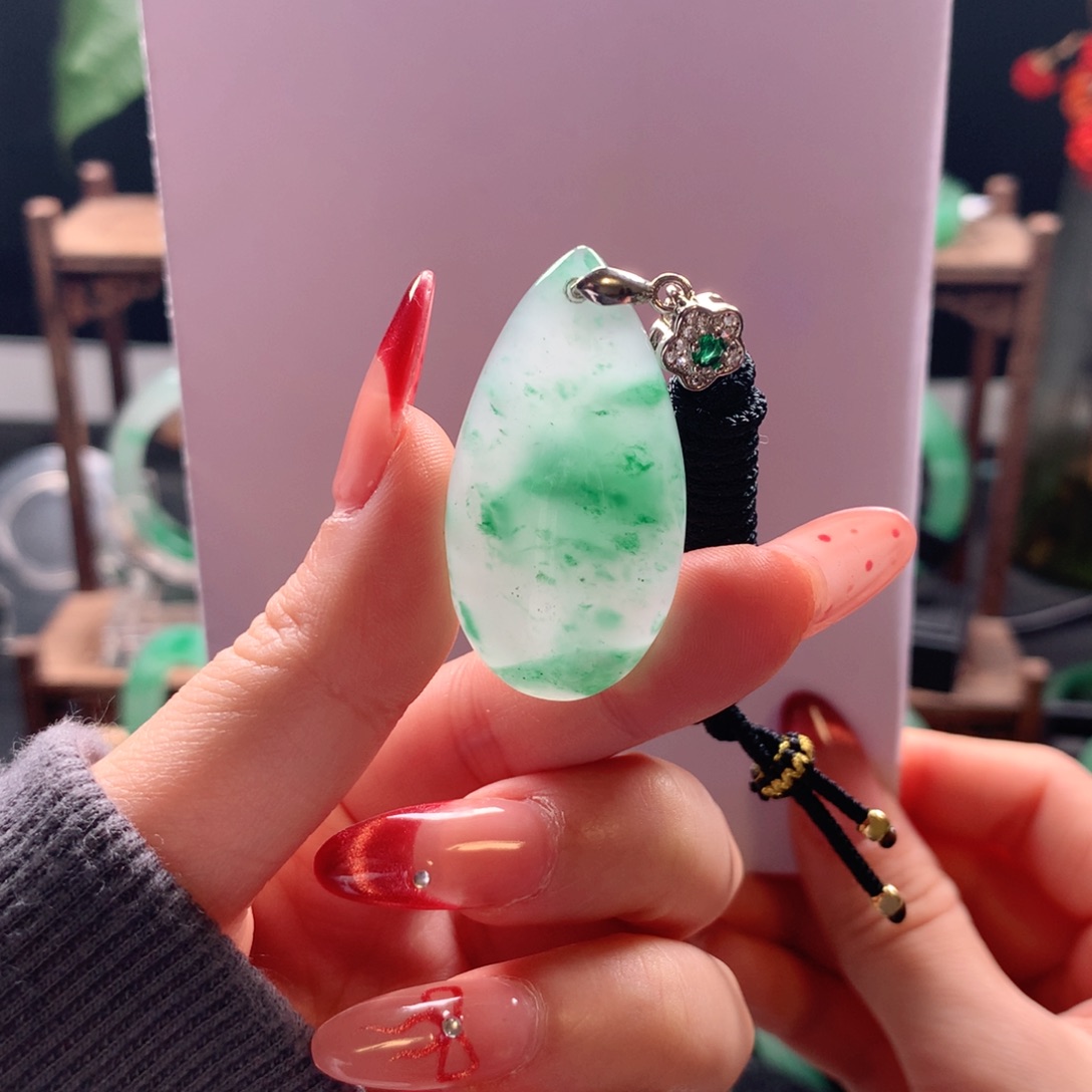 石英质玉吊坠未镶嵌