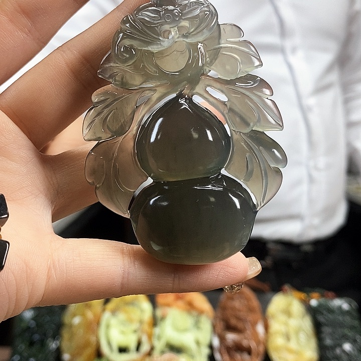 蛇纹石玉吊坠未镶嵌