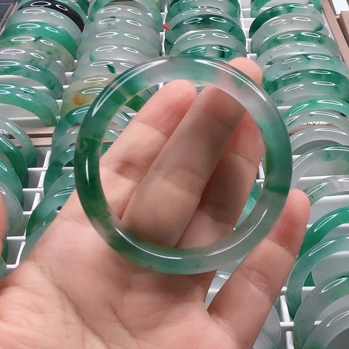未镶嵌手镯石英质玉随*
