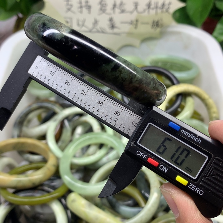 蛇纹石玉未镶嵌手镯19