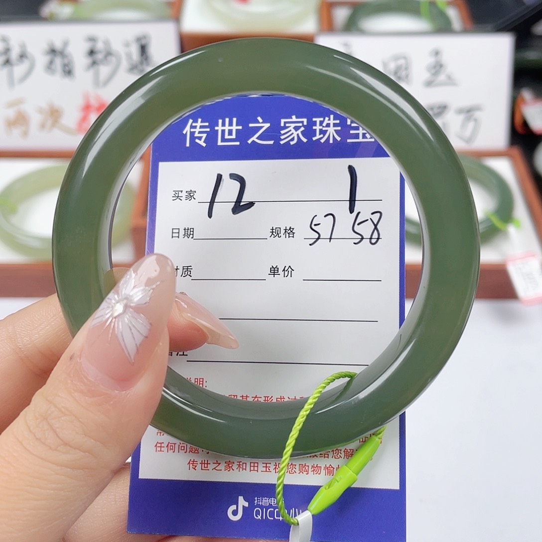 和田玉手镯未镶嵌