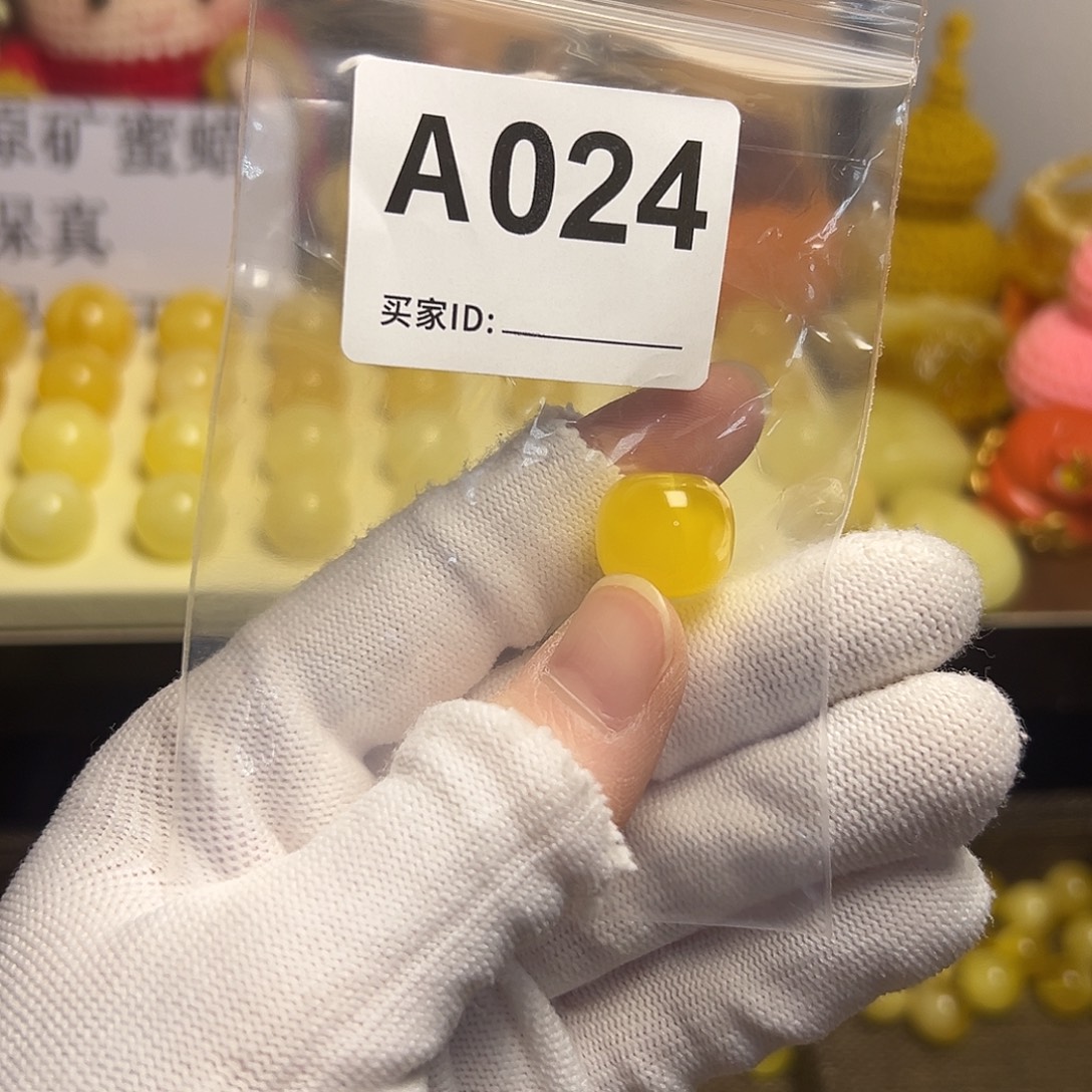 用***3琥珀未镶嵌裸石14.4mm微微瑕老型