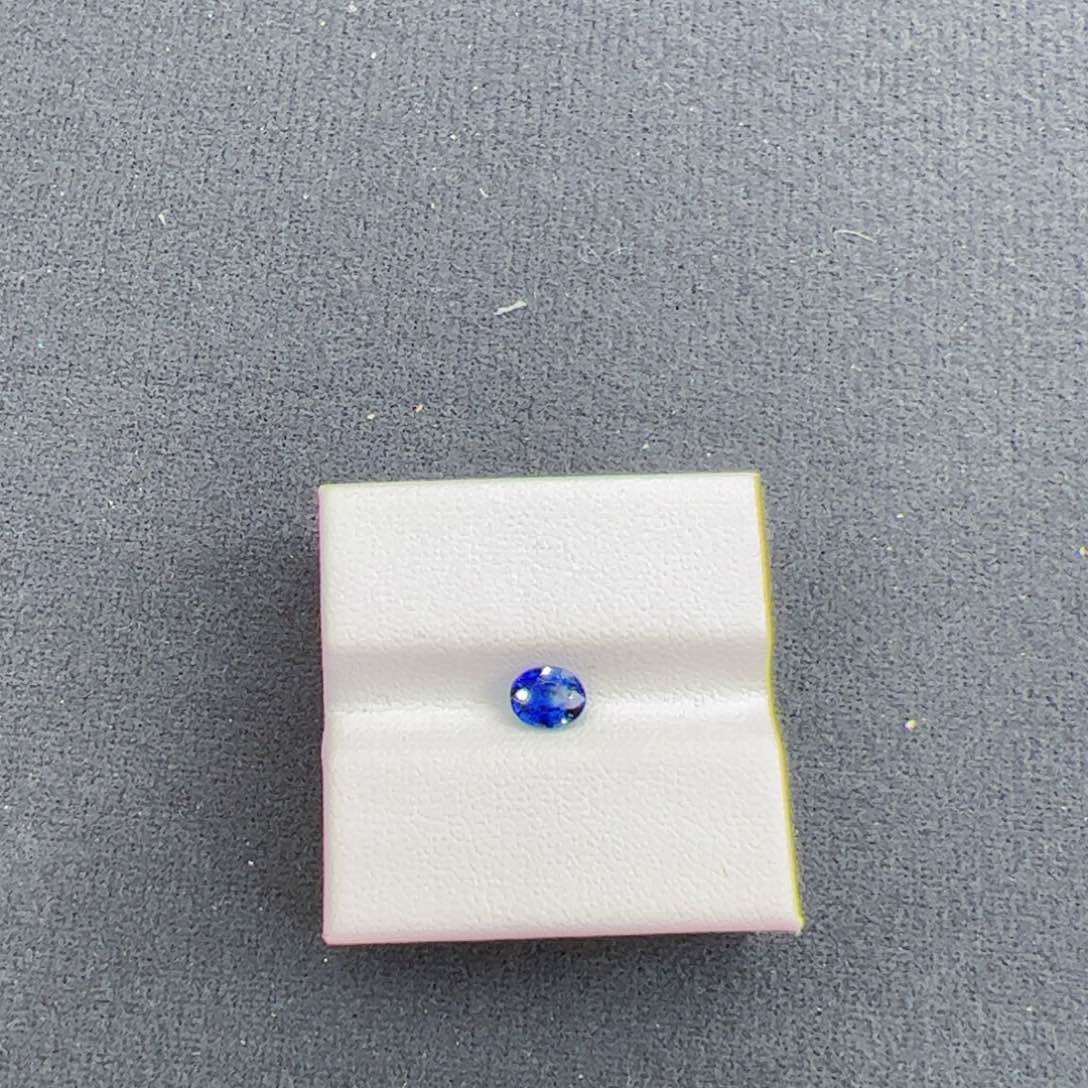蓝宝石裸石未镶嵌