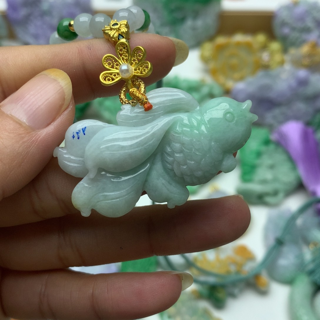 翡翠颈饰未镶嵌翡翠