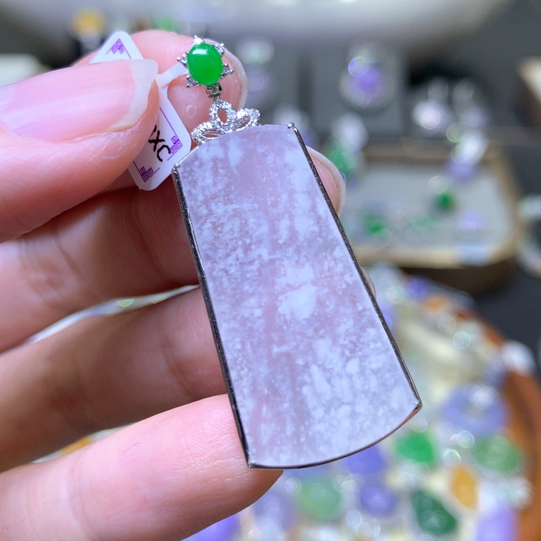 【闪购商品】翡翠颈饰18K金镶嵌翡翠吊坠项链