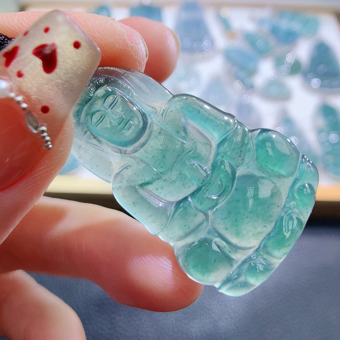 翡翠颈饰未镶嵌翡翠