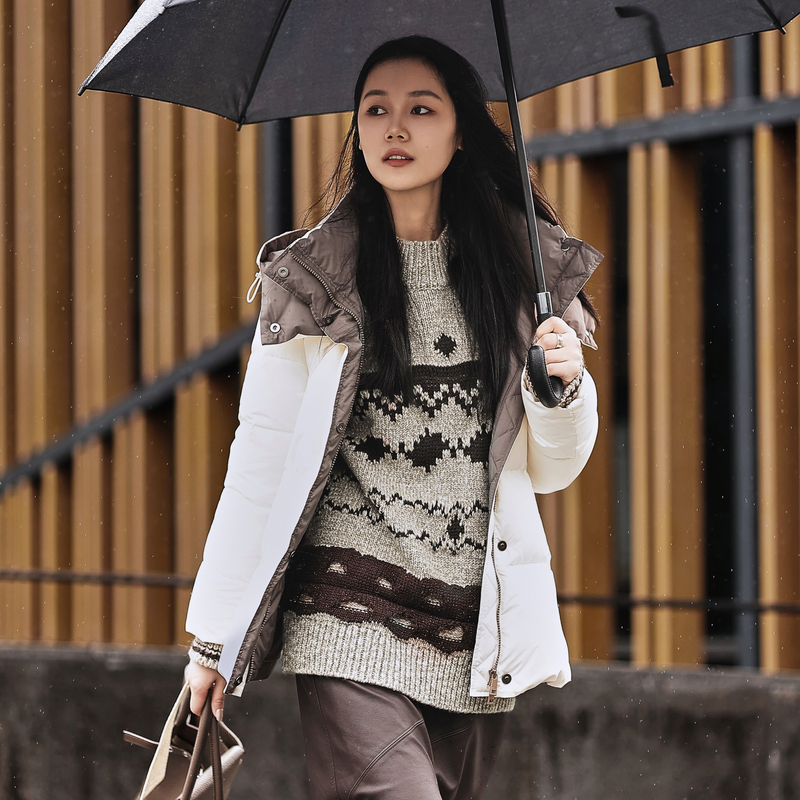 XG雪歌鹅绒白色羽绒服XK406068B591带帽收腰保暖外套女