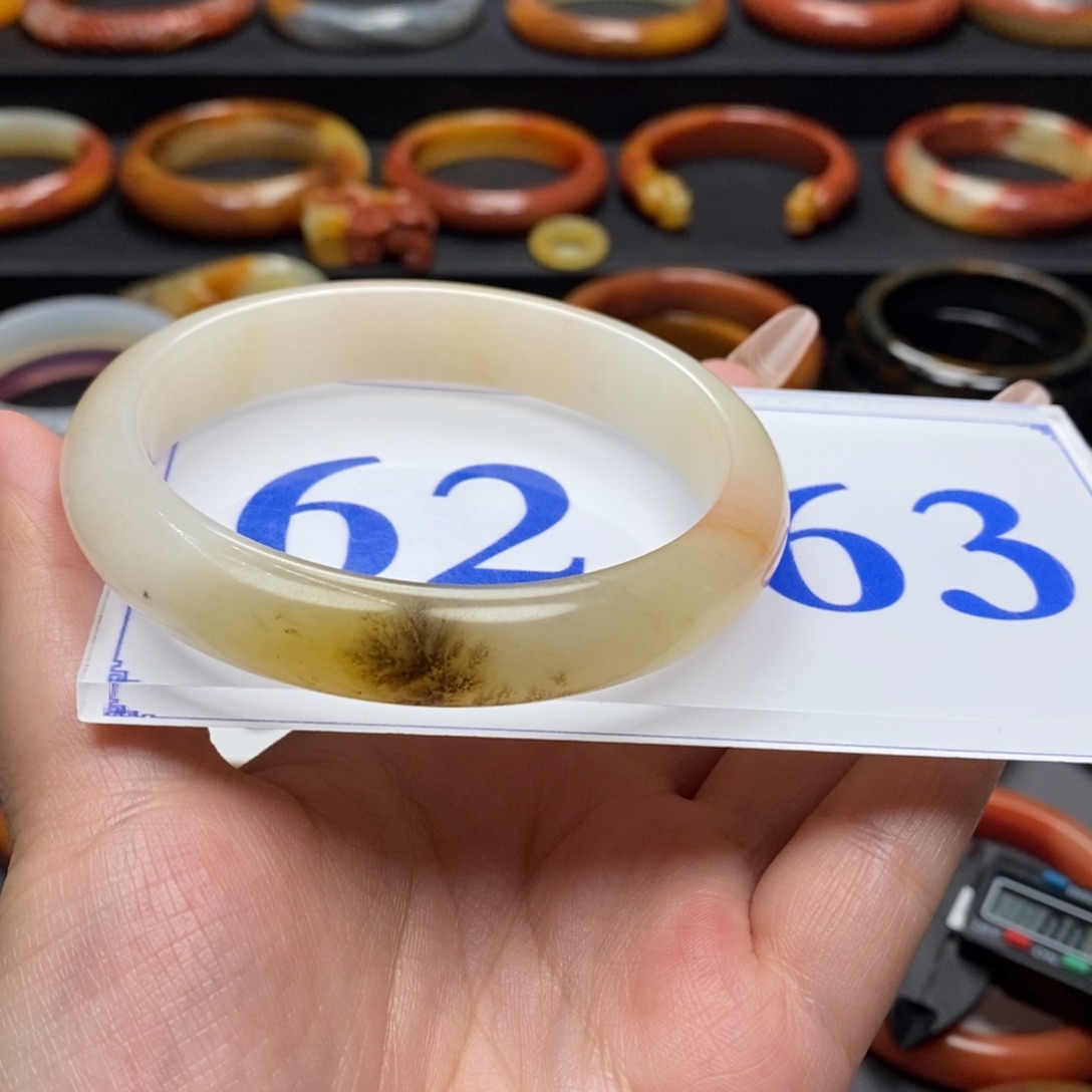 石英质玉（黄龙玉）手镯未镶嵌秋*