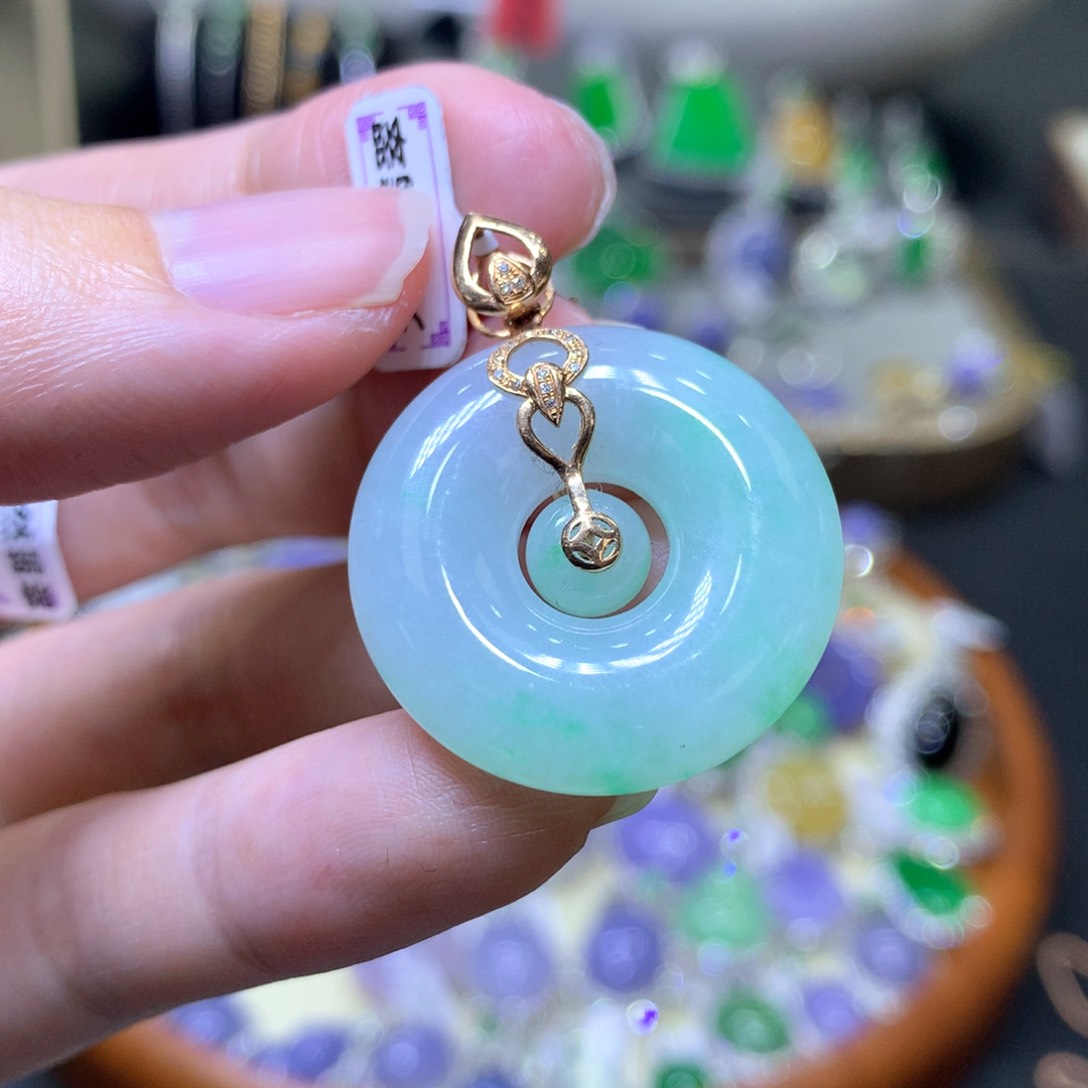 【闪购商品】翡翠颈饰18K金镶嵌翡翠吊坠项链