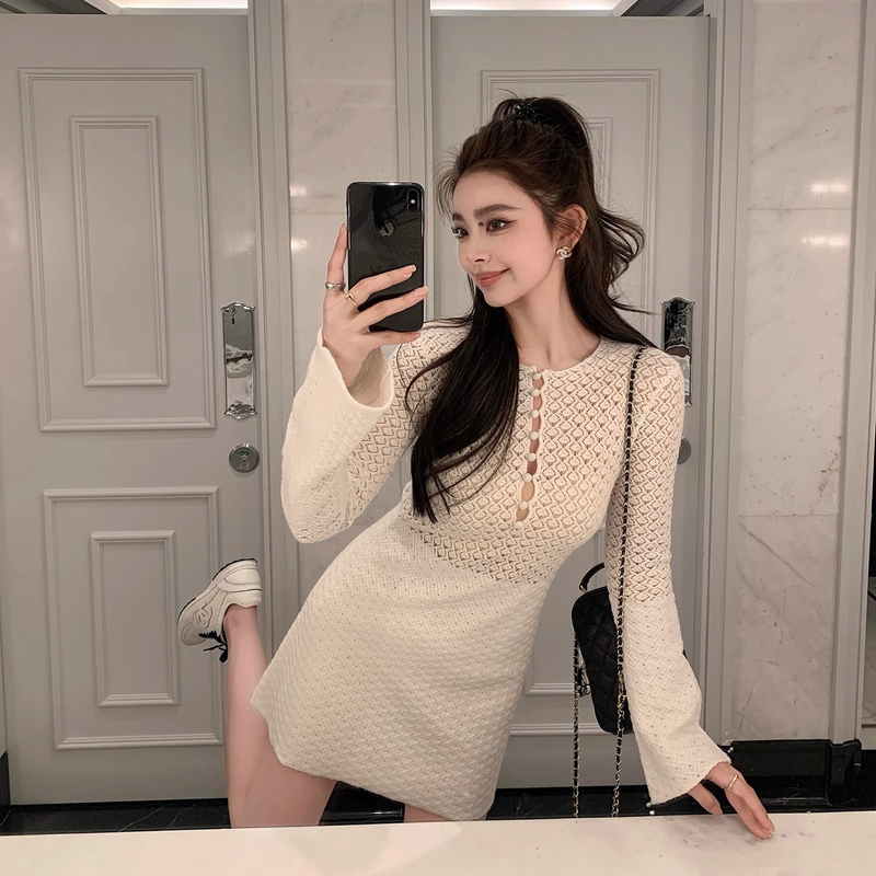 “Crush美神裙”掌管高级与性感的平衡！绝美水袖镂空连衣裙