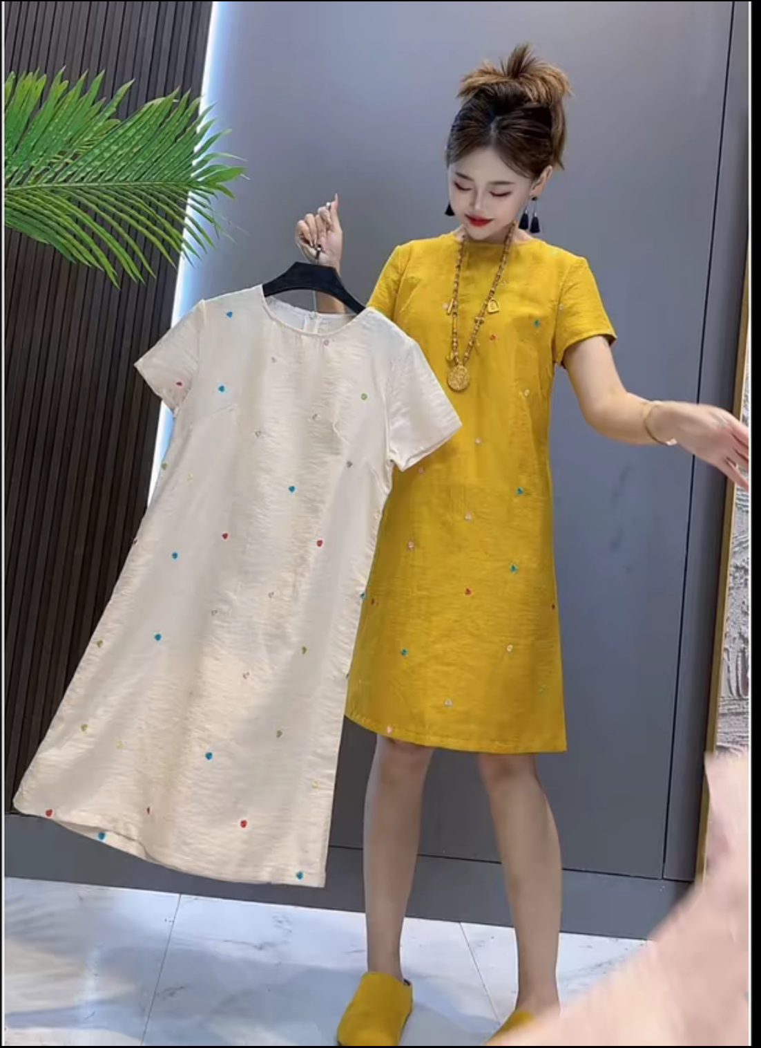 2025夏季新款珠光麻爱心刺绣连衣裙显瘦气质洋气