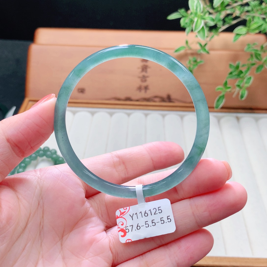 未镶嵌手镯（圆镯）翡翠