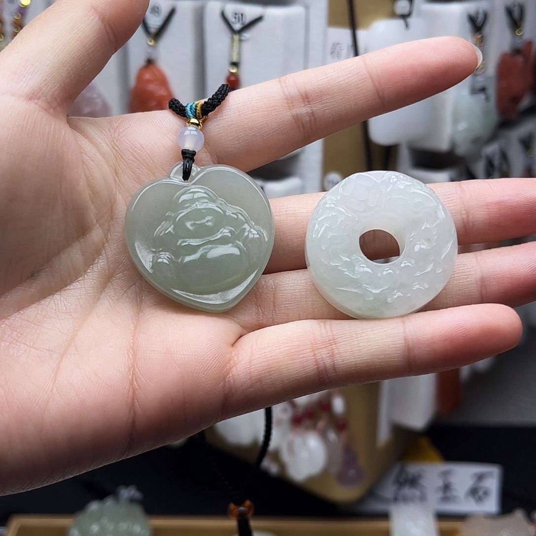 石英质玉未镶嵌颈饰