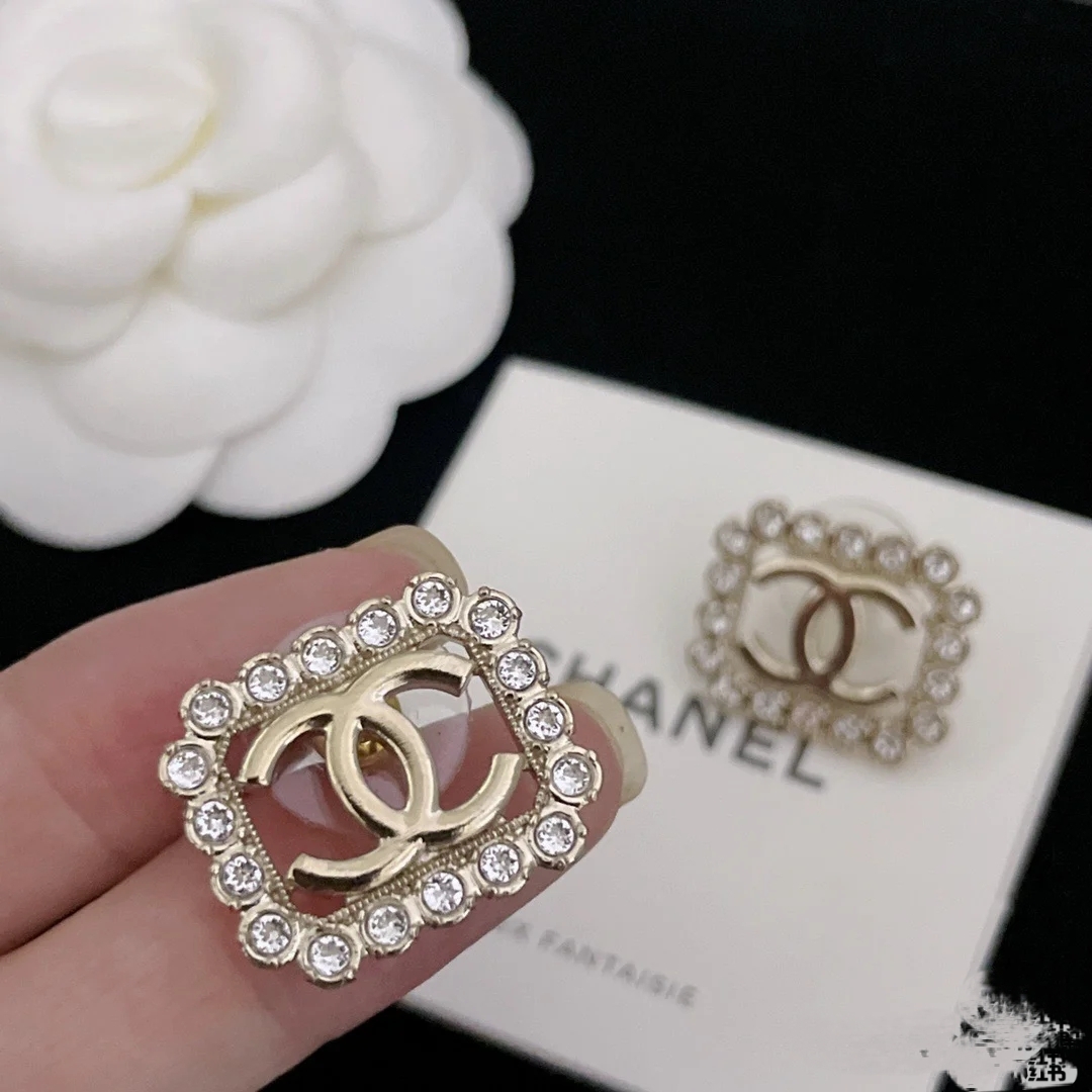 未使用 Chanel/香奈儿 耳钉金色方糖镂空满钻时尚精致