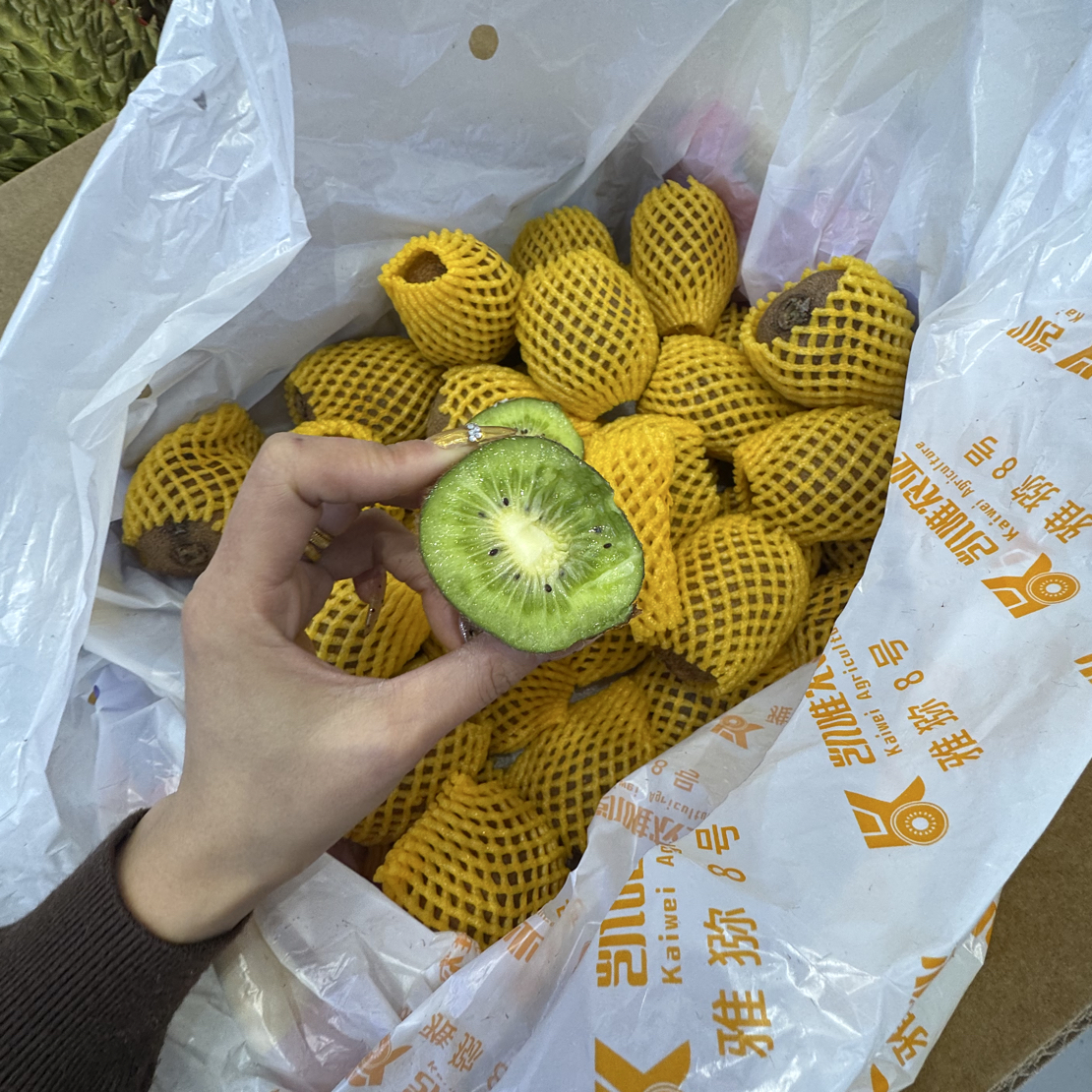 6粒猕猴桃（1盒）硬的都是甜的，