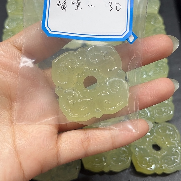 嘀***哩蛇纹石玉合金颈饰