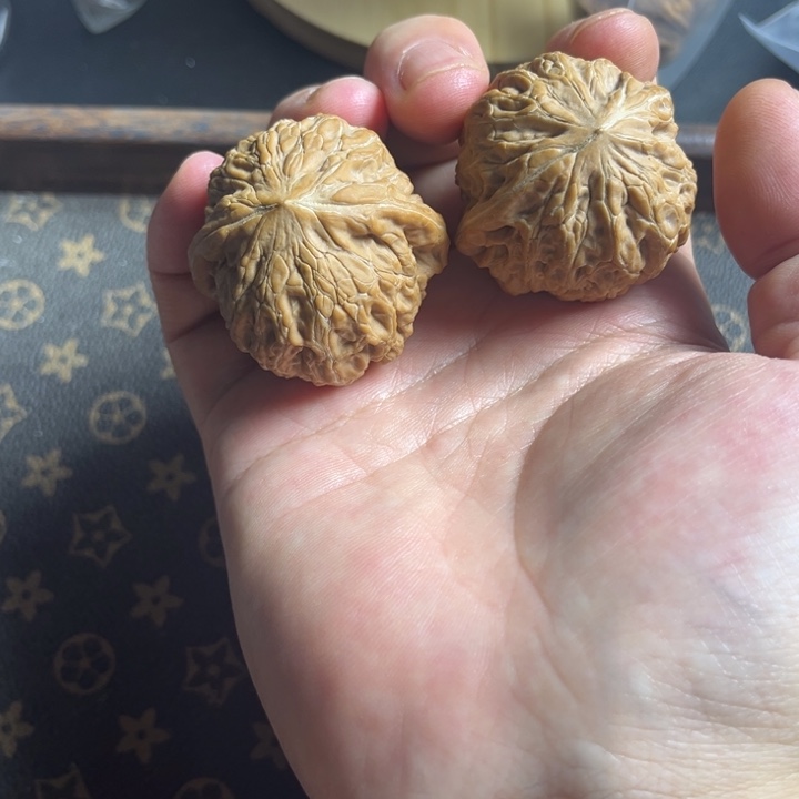 红***.吊坠桃核全品铁锤