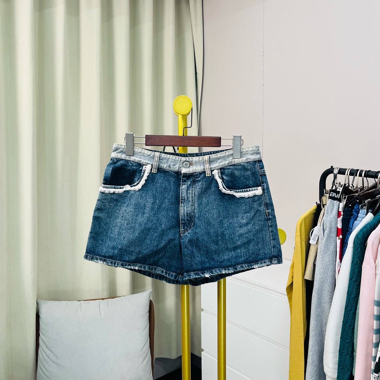 99新 MIU MIU/缪缪 背后皮标牛仔短裤 27码 