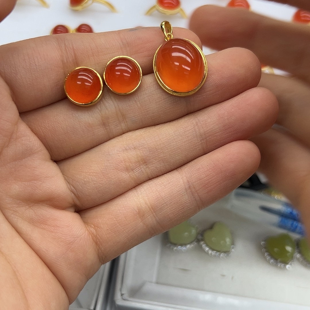 银S925镶嵌南红玛瑙耳饰顺****）