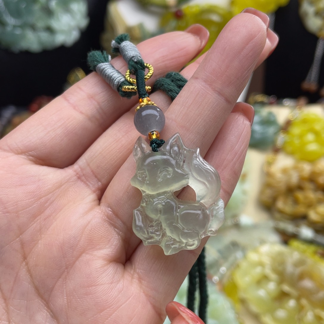 未镶嵌蛇纹石玉颈饰