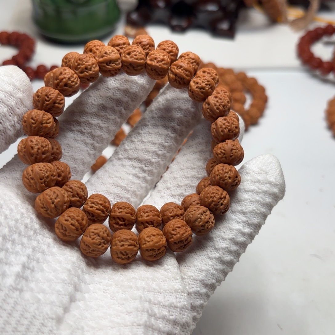 猴头核桃把件雕刻