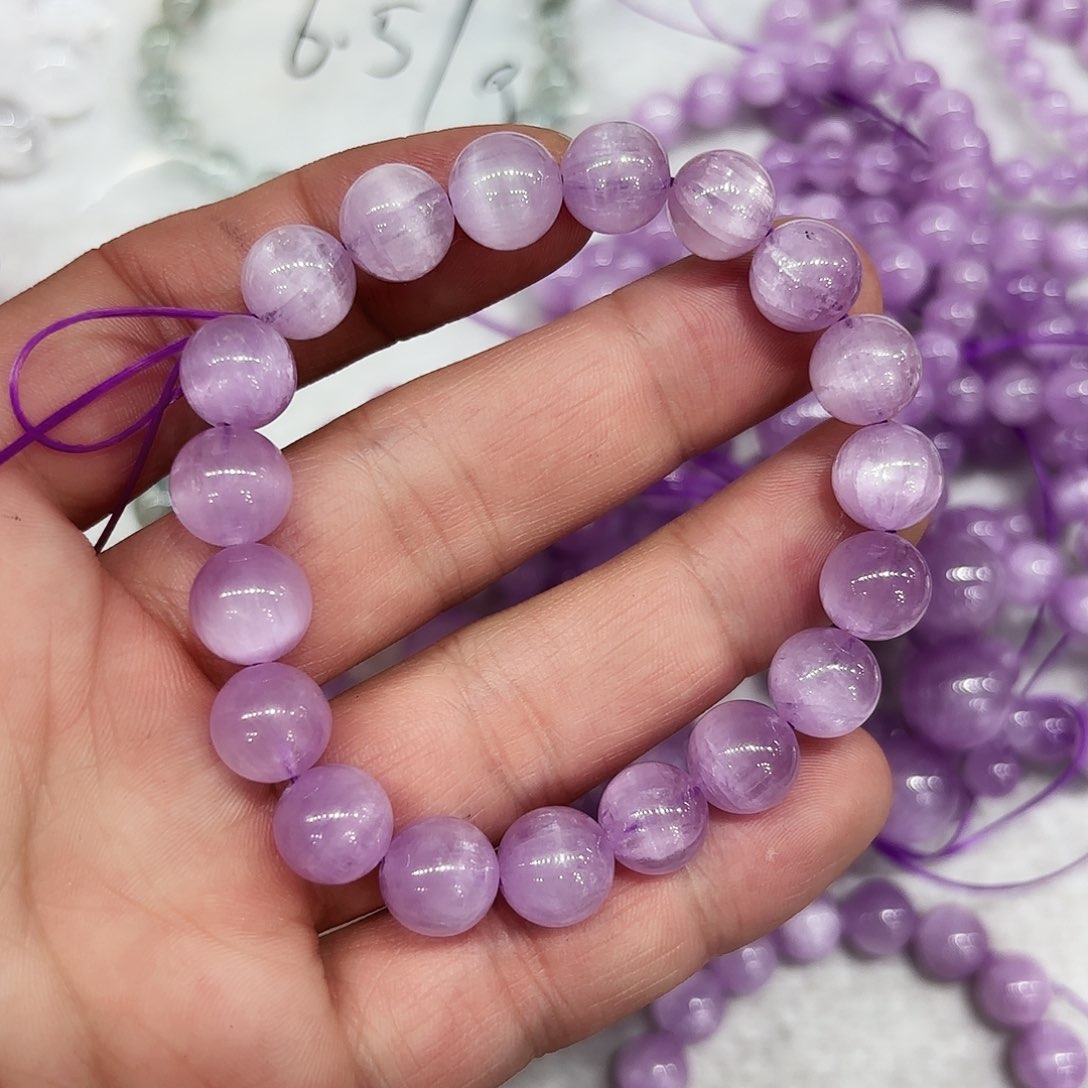 锂辉石无未镶嵌紫