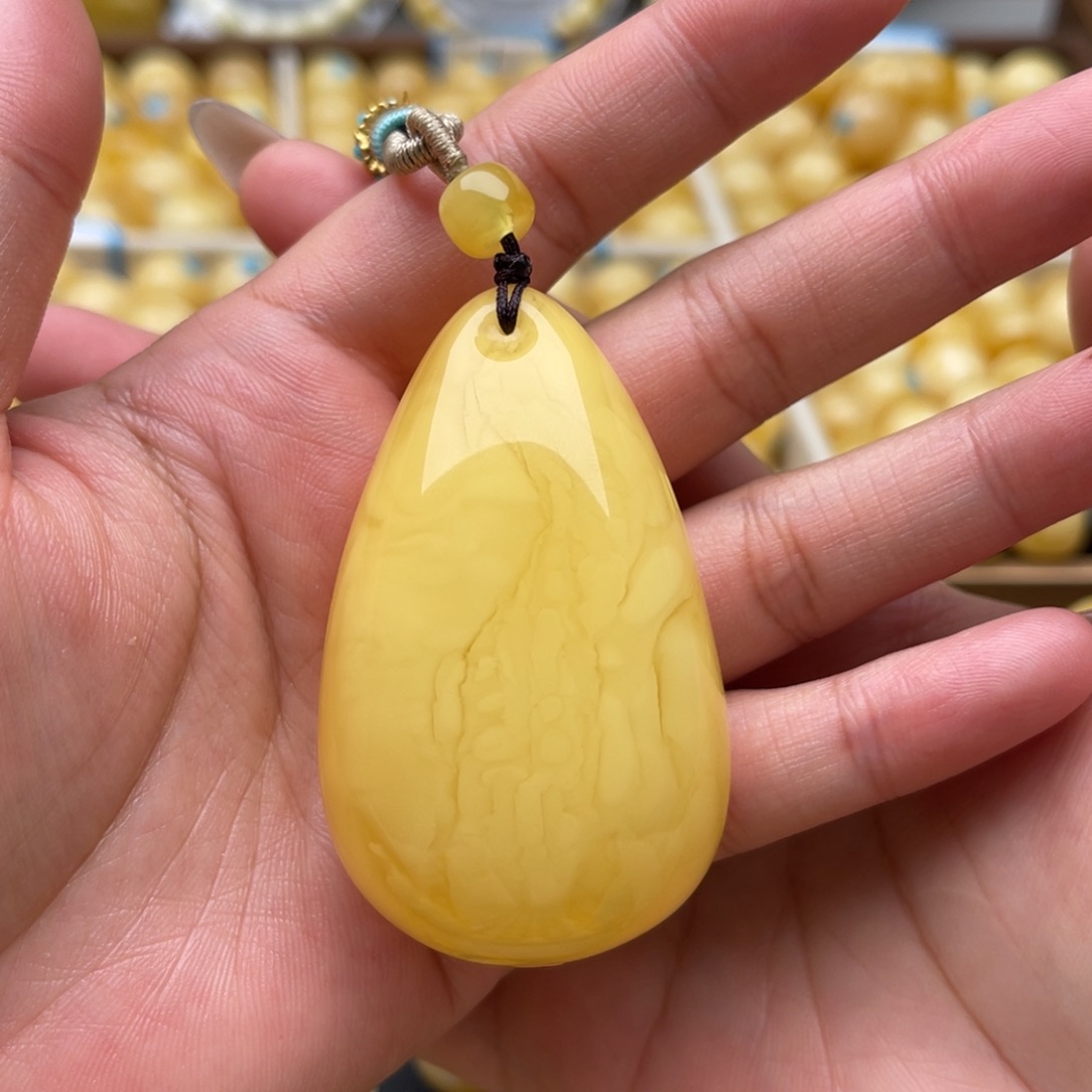 琥珀未镶嵌裸石蜜蜡吊坠笑