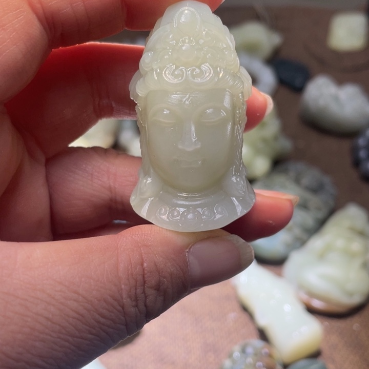 和田玉未镶嵌把件