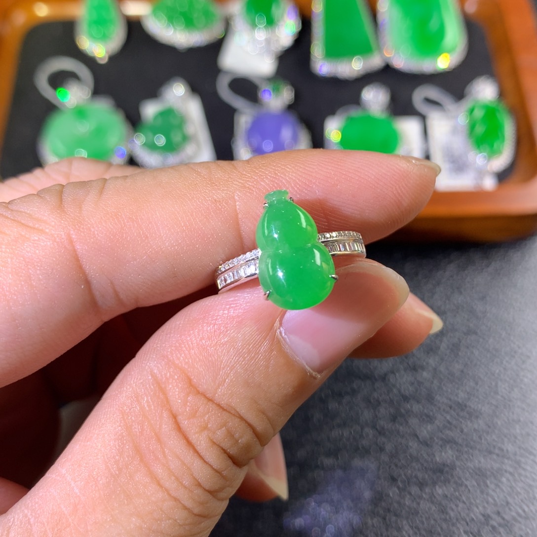 翡翠18K金镶嵌戒指翡翠